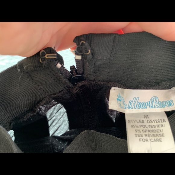 Iheartraves Crop Top - Picture 2 of 2